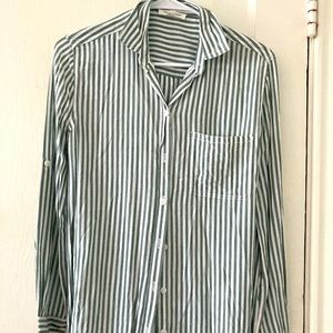 Lovely long sleeve for work or combine it with jeans